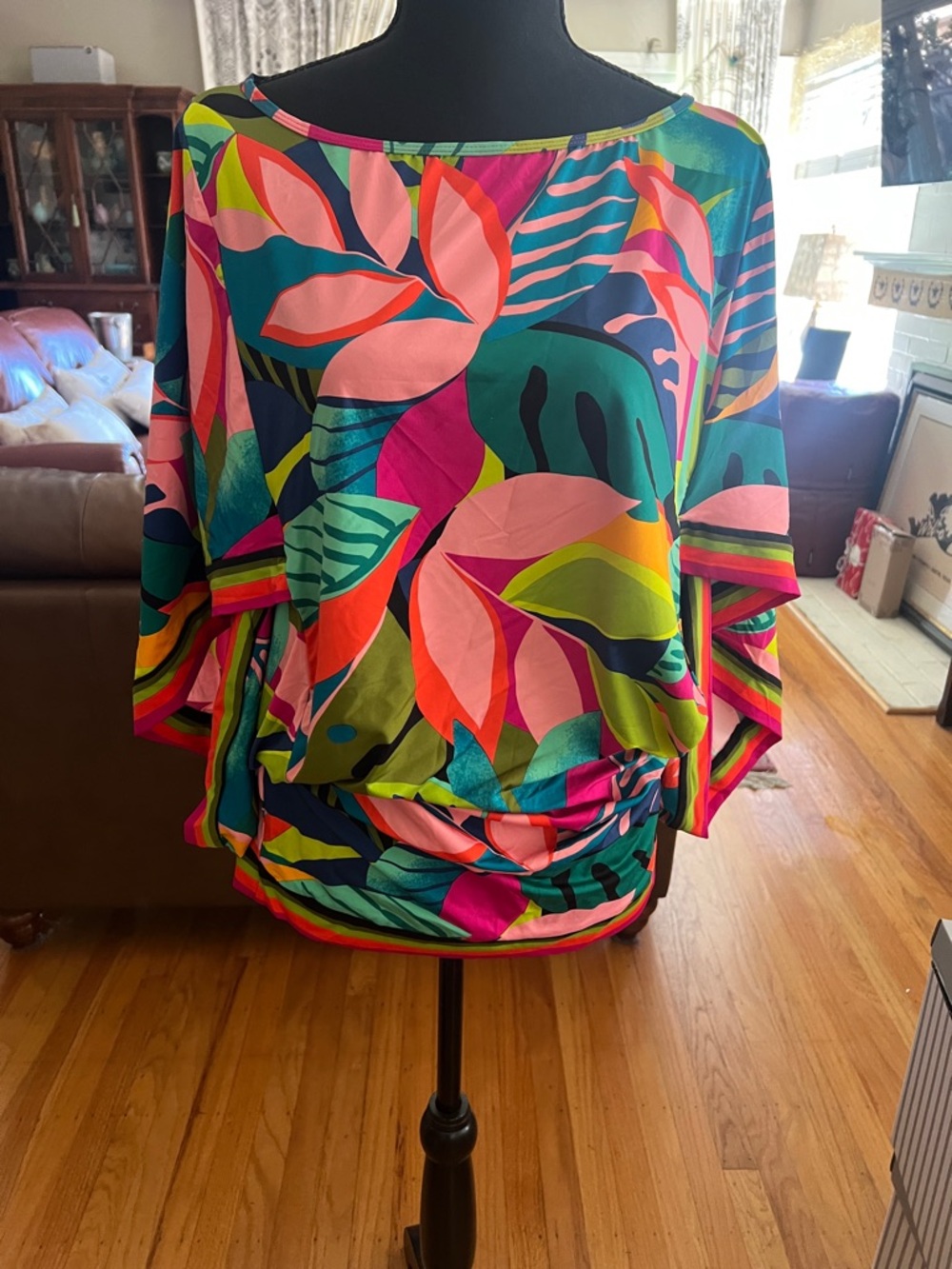 Vibrant Tropical Leaf Print swim cover up top
